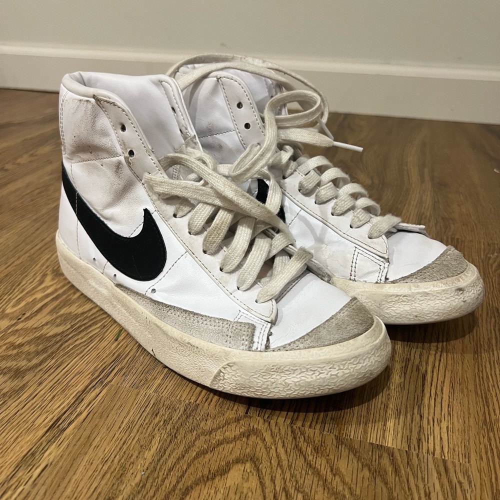 Nike WOMENS blazers Size 7.5
